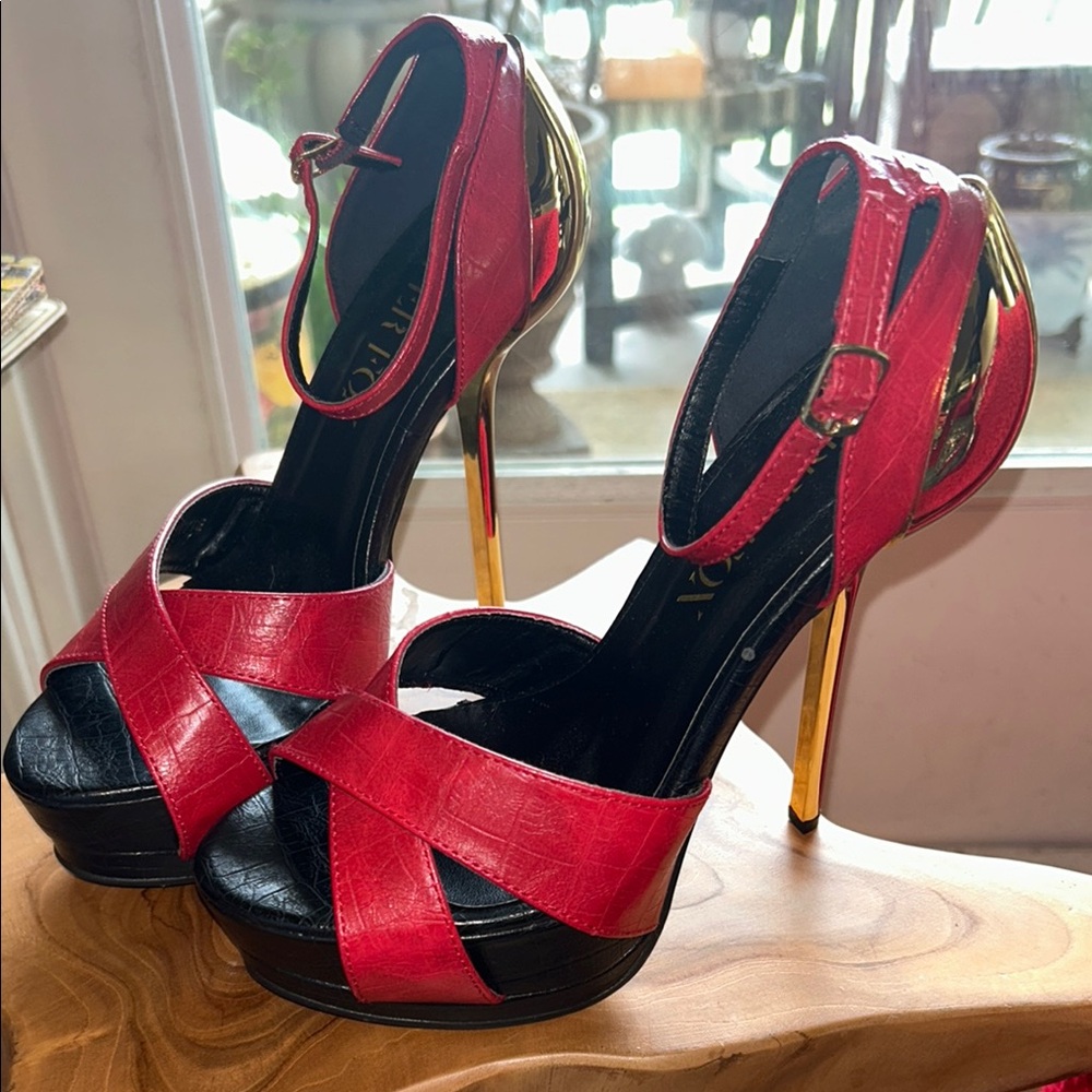 Elegant Paper Fox Red and Gold Women's Heels